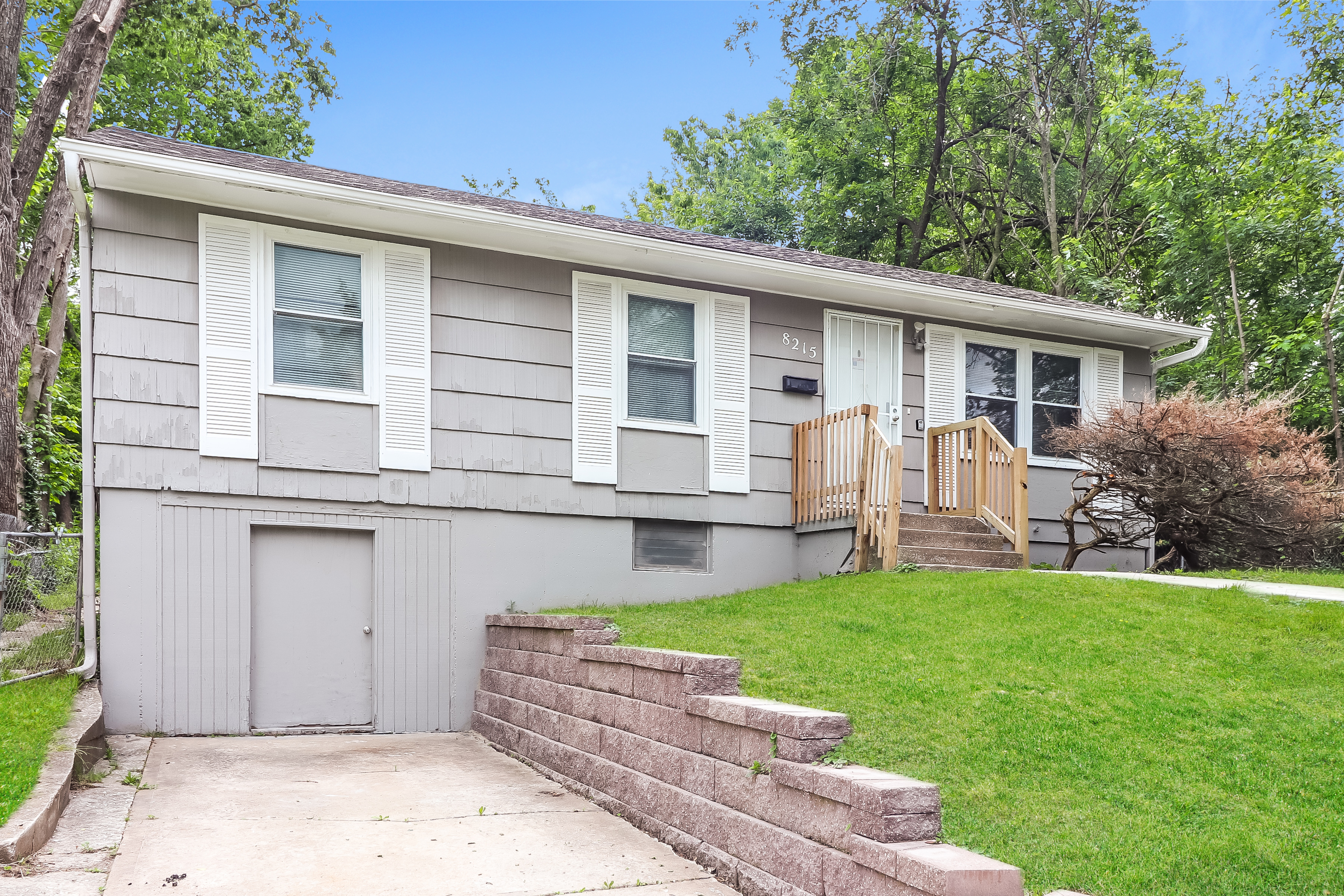 8215 Highland Ave Kansas City, MO 64131